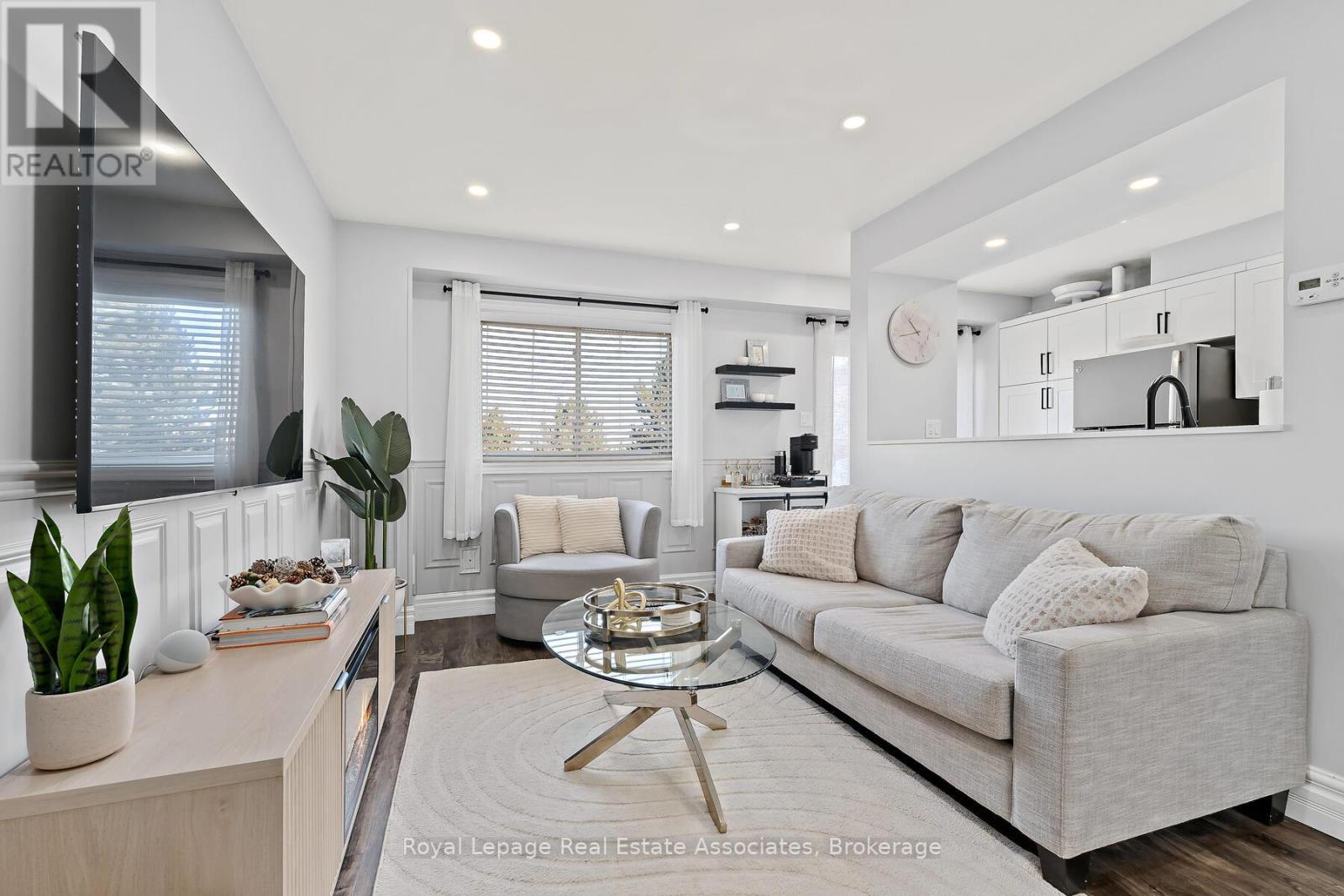 19 Stewart Maclaren Road, Halton Hills, Ontario  L7G 5L8 - Photo 8 - W12765220