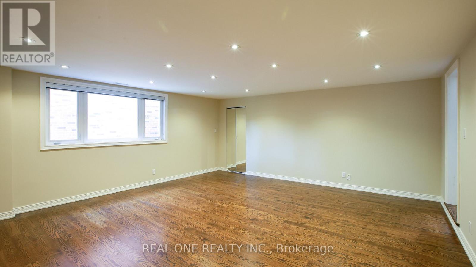 38 Stonegate Road, Toronto, Ontario  M8Y 1V5 - Photo 15 - W12765224