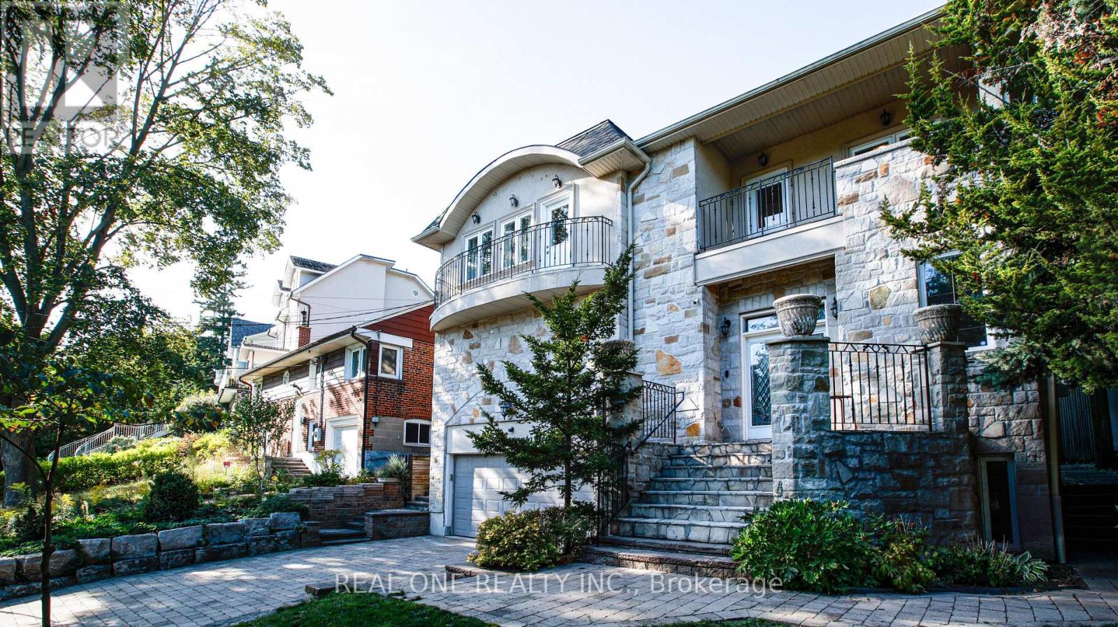 38 Stonegate Road, Toronto, Ontario  M8Y 1V5 - Photo 2 - W12765224