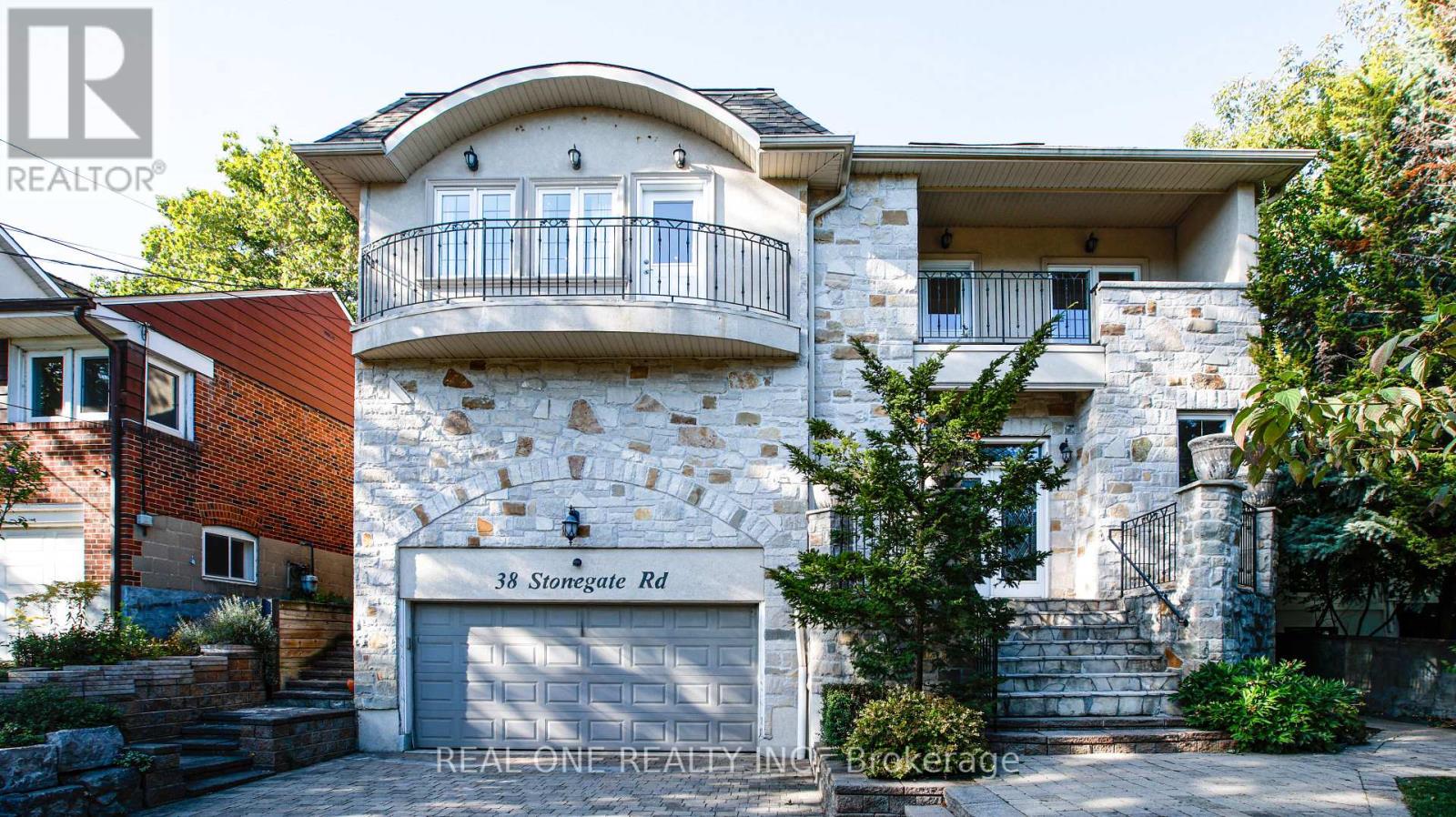 38 Stonegate Road, Toronto, Ontario  M8Y 1V5 - Photo 3 - W12765224