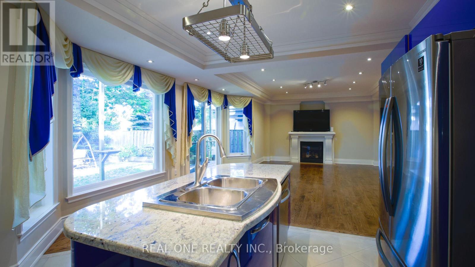 38 Stonegate Road, Toronto, Ontario  M8Y 1V5 - Photo 7 - W12765224