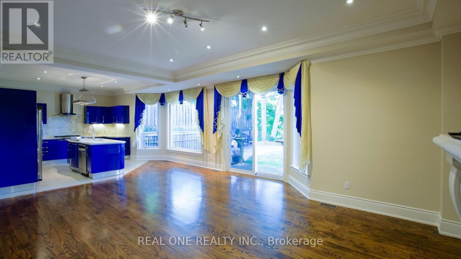 38 Stonegate Road, Toronto, Ontario  M8Y 1V5 - Photo 9 - W12765224