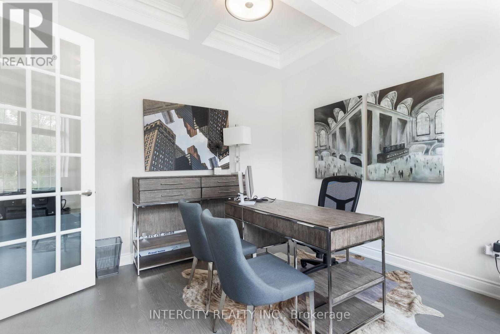 61 Degrey Drive, Brampton, Ontario  L6P 4L7 - Photo 5 - W12765248