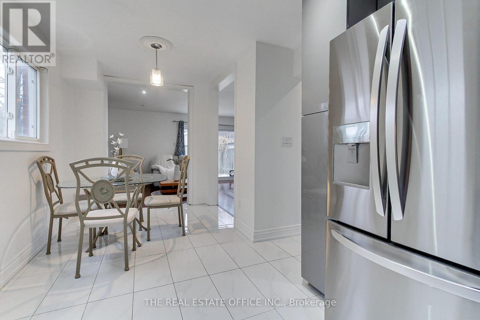 62 Radford Drive, Brampton, Ontario  L6V 2Y9 - Photo 8 - W12765262