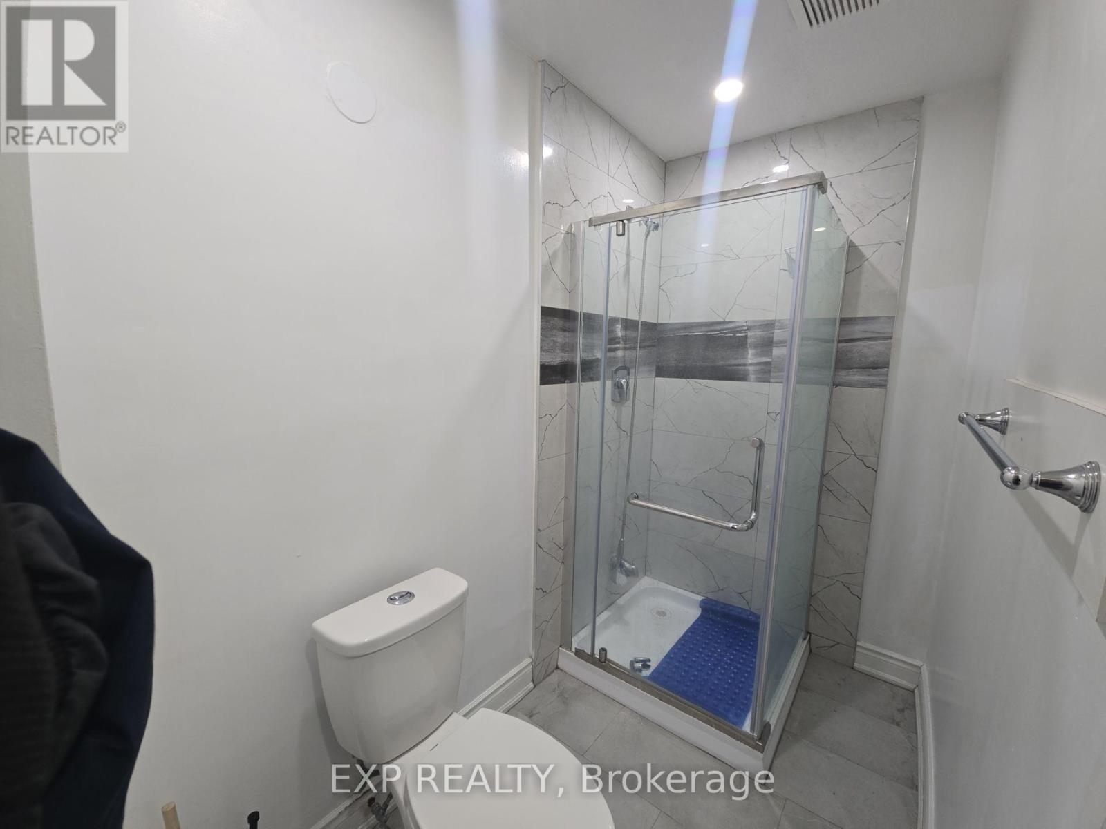 Upper - 20 Gladeside Place, Brampton, Ontario  L6S 1X3 - Photo 5 - W12765356