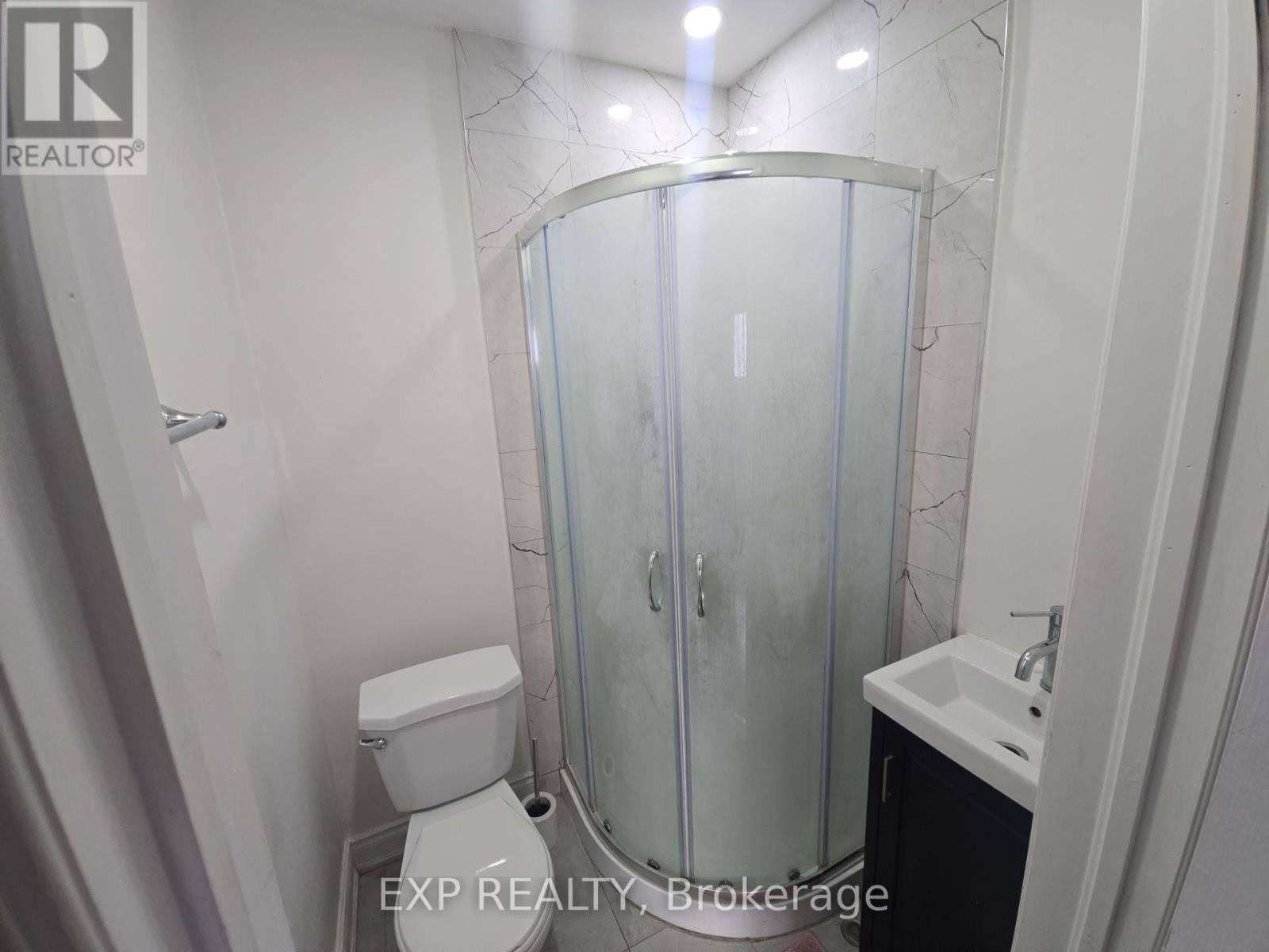 Upper - 20 Gladeside Place, Brampton, Ontario  L6S 1X3 - Photo 9 - W12765356