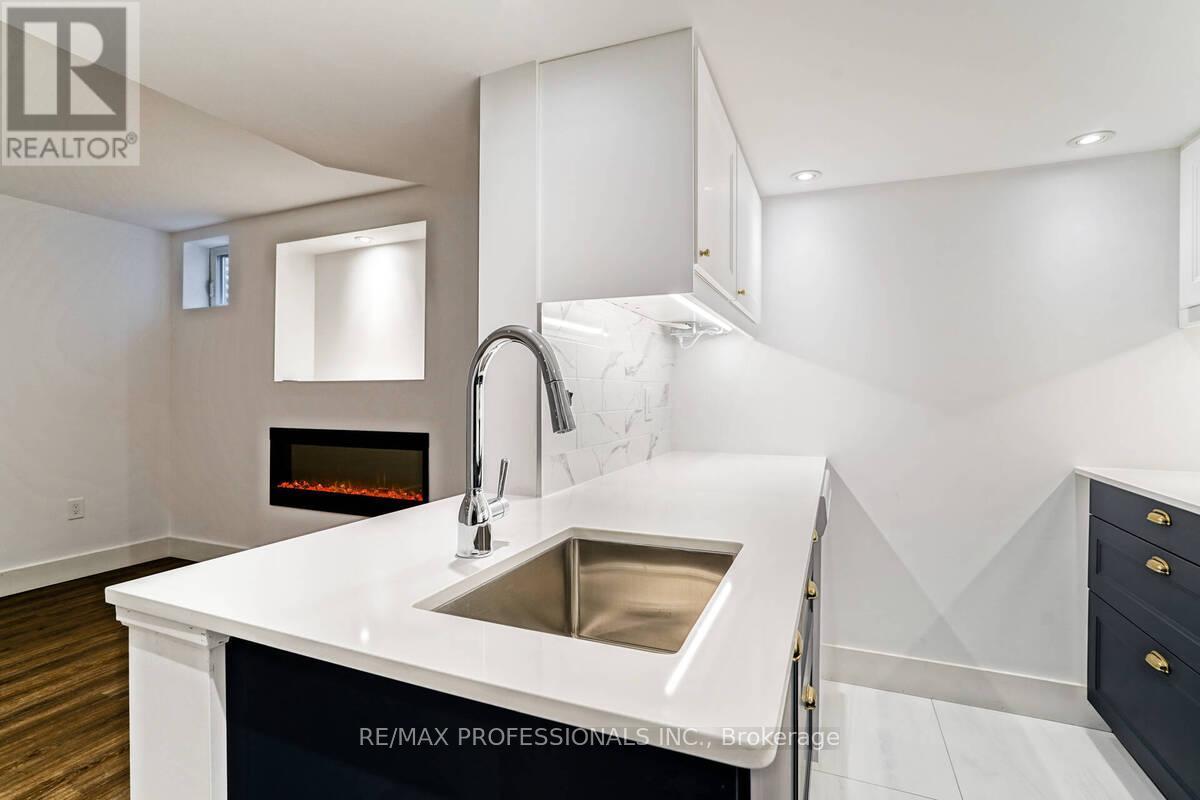 Lower - 7 Vancho Crescent S, Toronto, Ontario  M9A 4Z1 - Photo 6 - W12765368