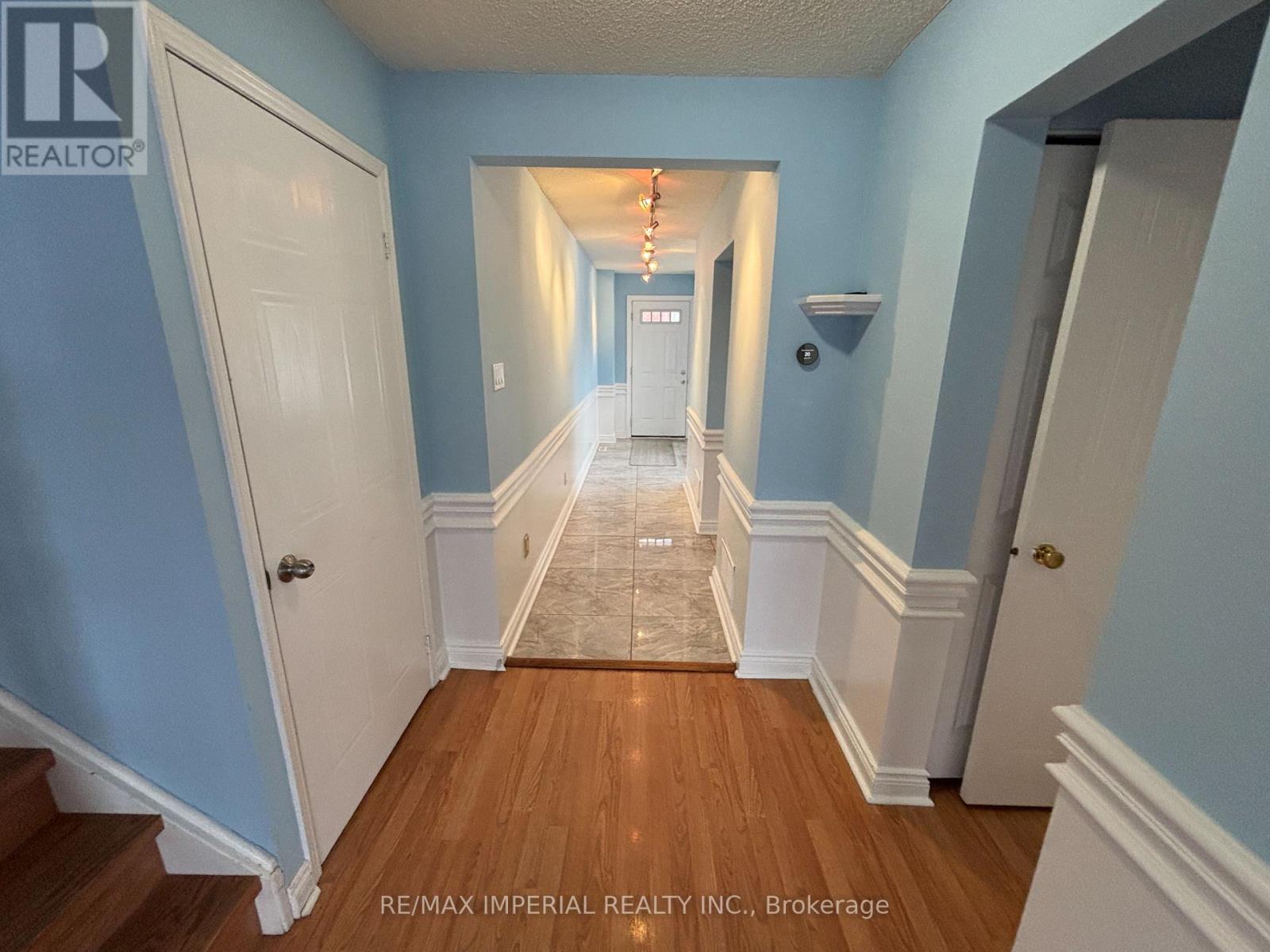 90 - 90 Stornwood Court, Brampton, Ontario  L6W 4J2 - Photo 5 - W12765372