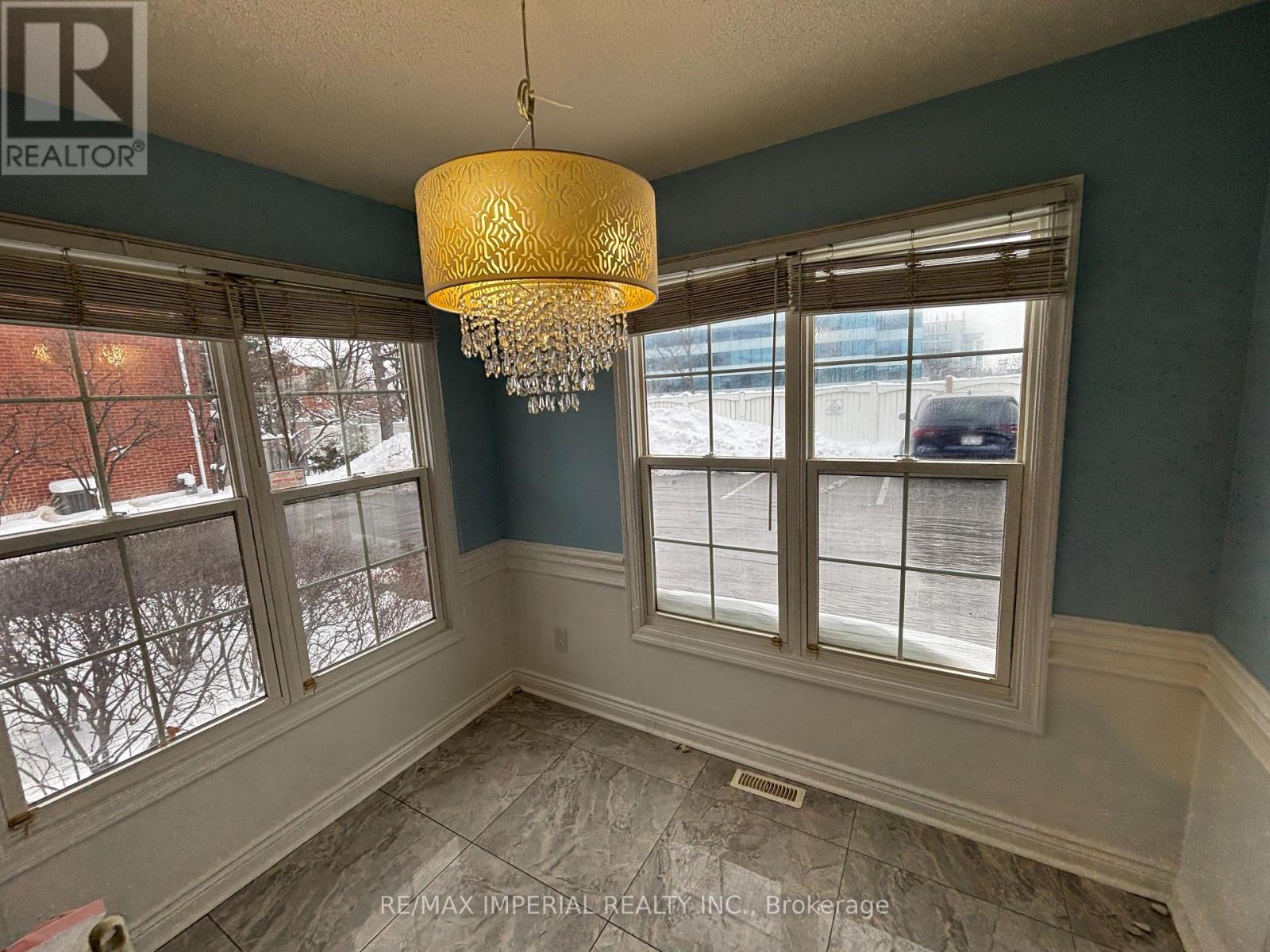 90 - 90 Stornwood Court, Brampton, Ontario  L6W 4J2 - Photo 7 - W12765372