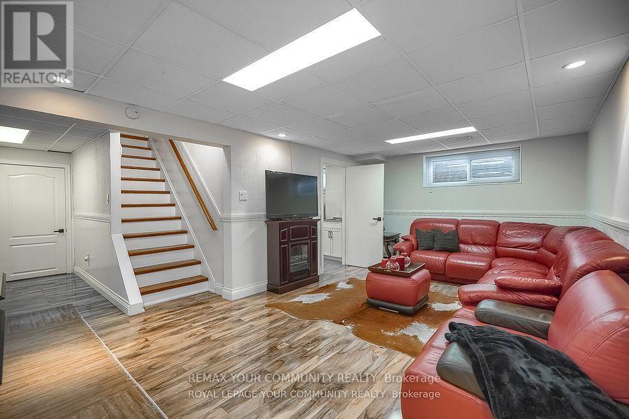 18 Terryellen Crescent, Toronto, Ontario  M9C 1H7 - Photo 32 - W12765380