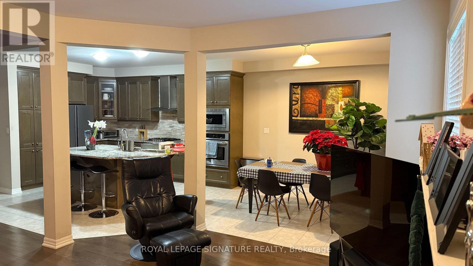 165 Wheat Boom Drive S, Oakville, Ontario  L6H 0M8 - Photo 4 - W12765402