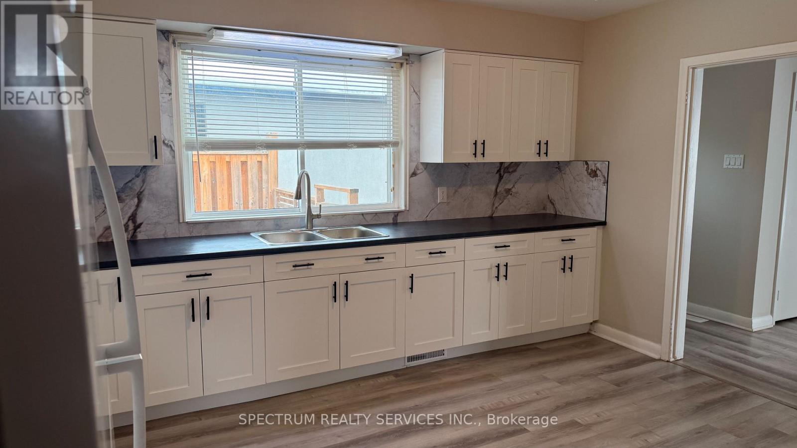 213 Thistle Down Boulevard, Toronto, Ontario  M9V 1K4 - Photo 5 - W12765414