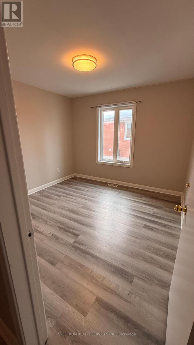 213 Thistle Down Boulevard, Toronto, Ontario  M9V 1K4 - Photo 9 - W12765414