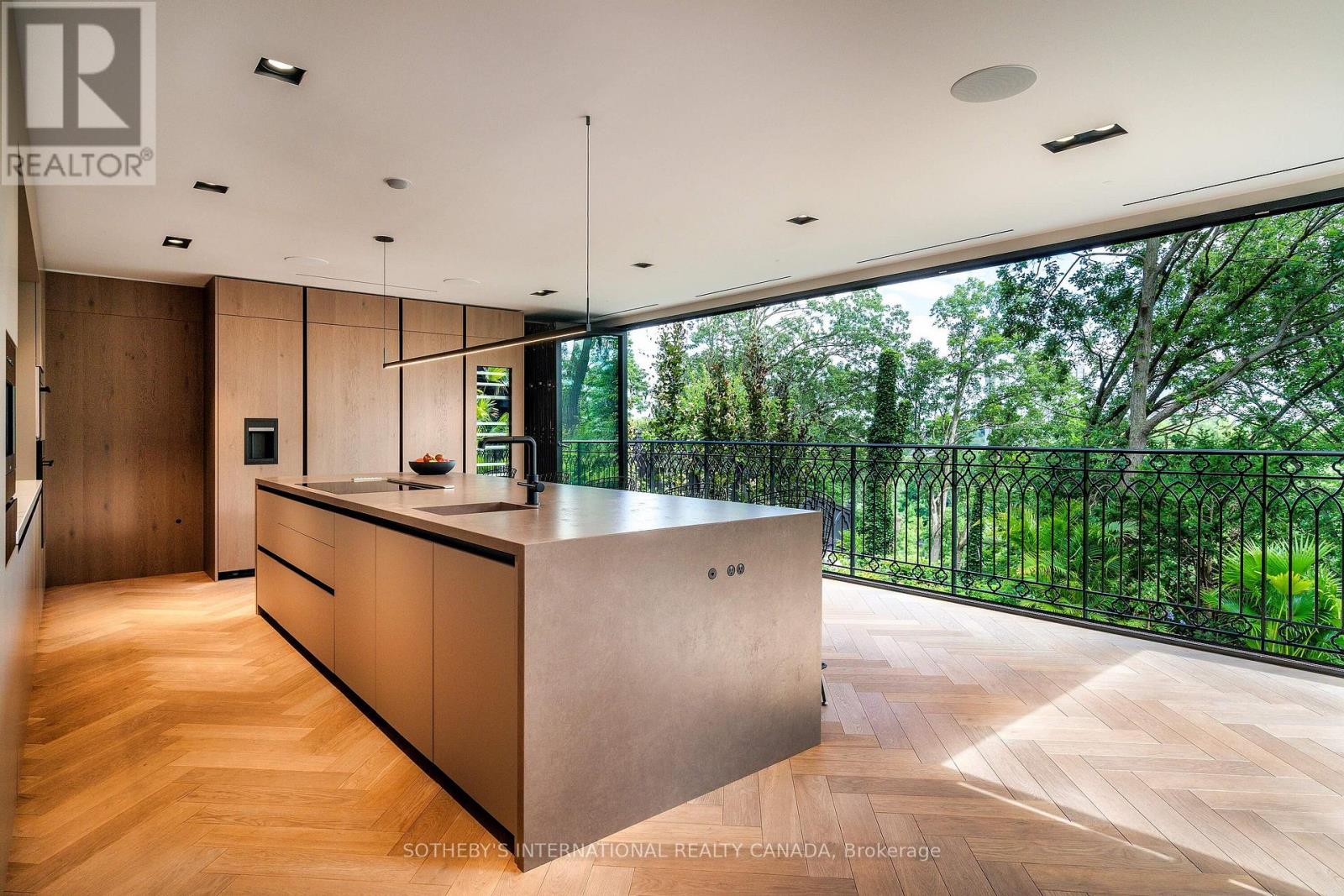 57 Baby Point Crescent, Toronto, Ontario  M6S 2B7 - Photo 13 - W12765418