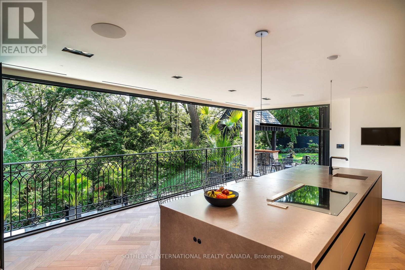 57 Baby Point Crescent, Toronto, Ontario  M6S 2B7 - Photo 14 - W12765418