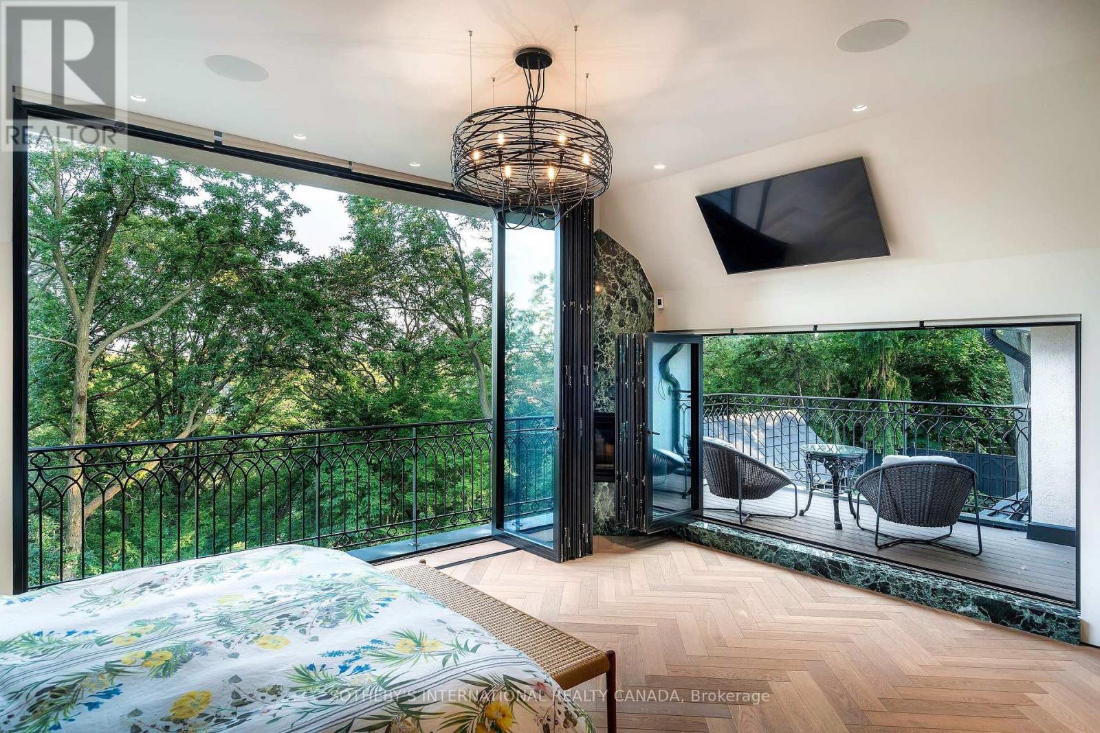 57 Baby Point Crescent, Toronto, Ontario  M6S 2B7 - Photo 19 - W12765418