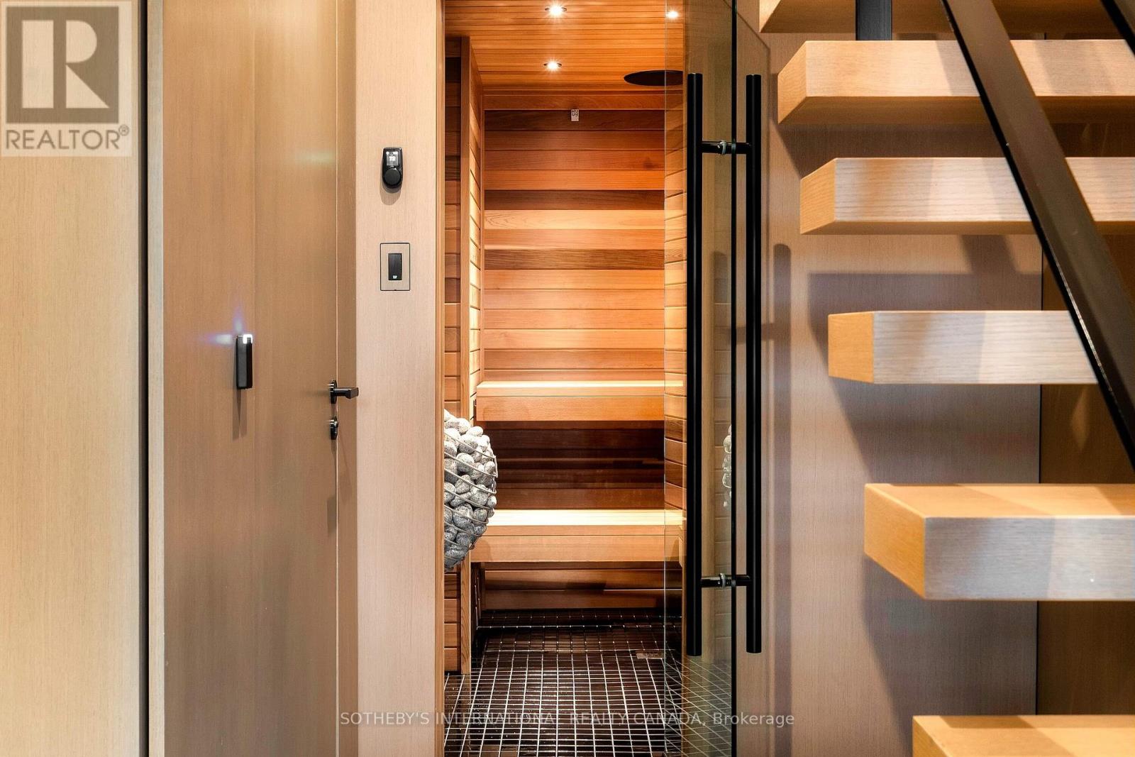 57 Baby Point Crescent, Toronto, Ontario  M6S 2B7 - Photo 28 - W12765418