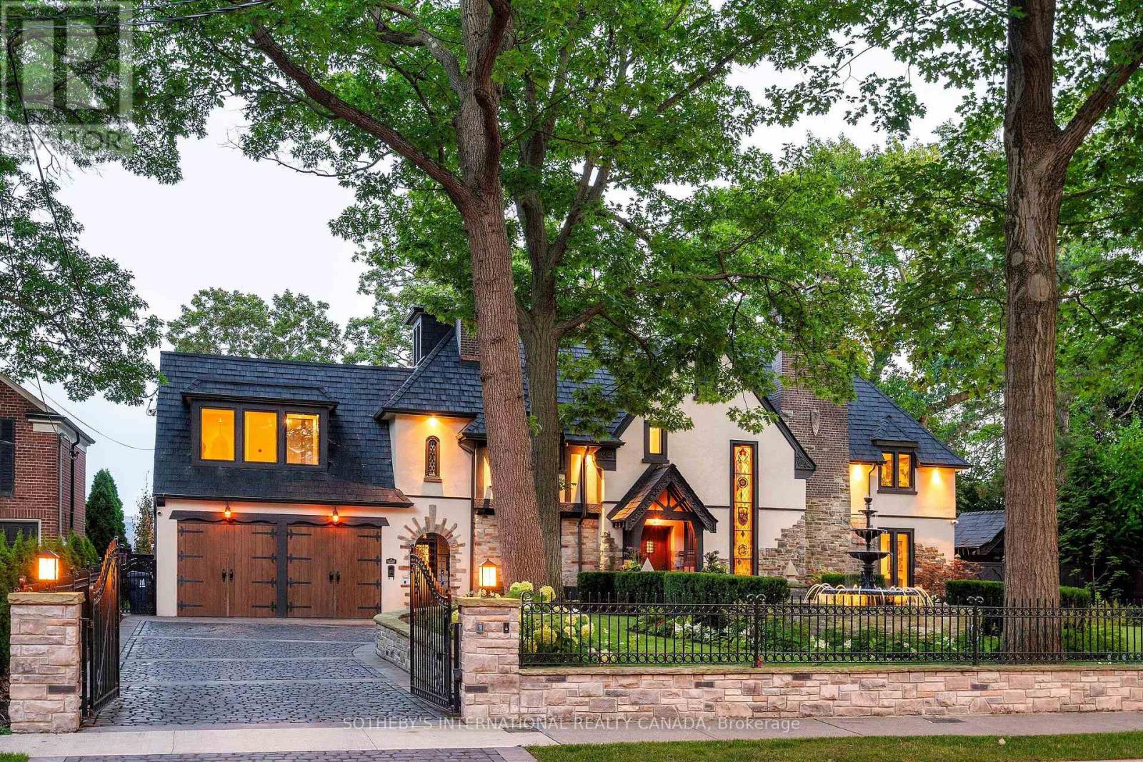 57 Baby Point Crescent, Toronto, Ontario  M6S 2B7 - Photo 4 - W12765418