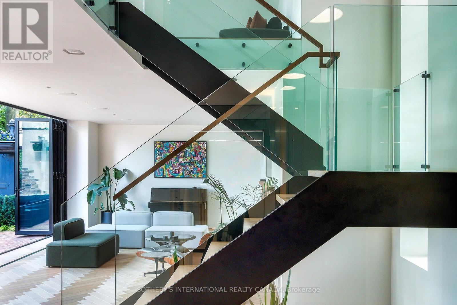 57 Baby Point Crescent, Toronto, Ontario  M6S 2B7 - Photo 8 - W12765418