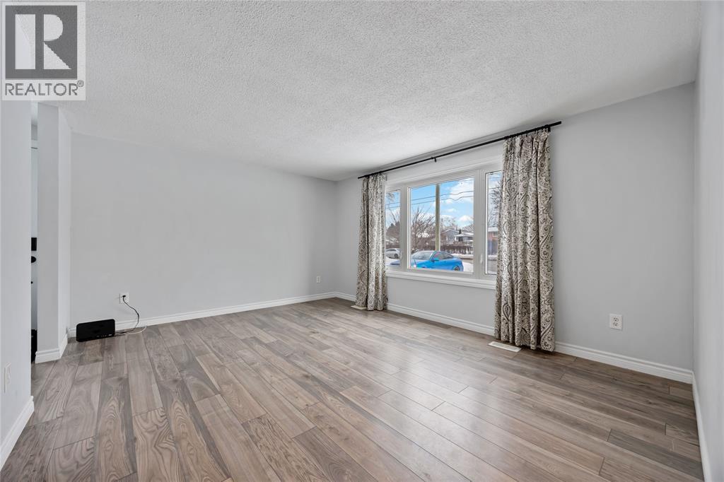 407 Murphy Road, Sarnia, Ontario  N7S 5G8 - Photo 3 - 26002606