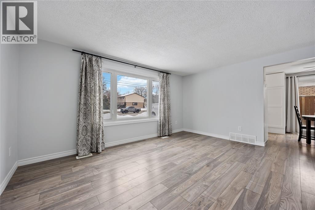 407 Murphy Road, Sarnia, Ontario  N7S 5G8 - Photo 4 - 26002606