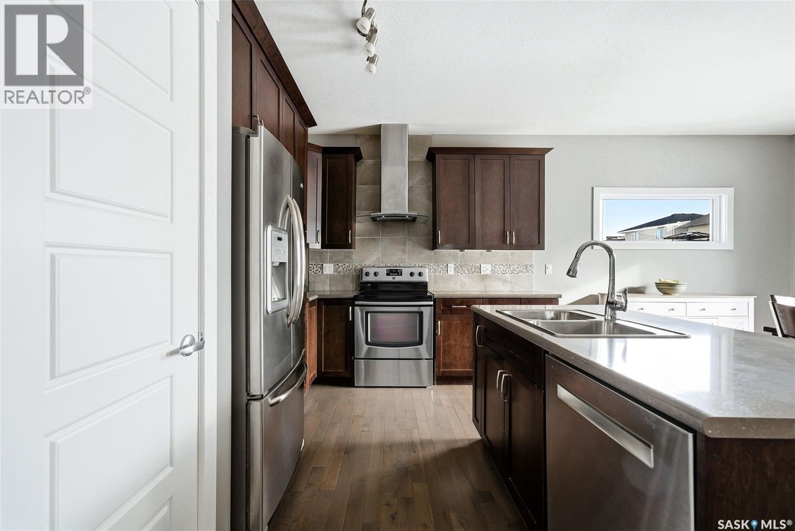 2813 Elgaard Drive, Regina, Saskatchewan  S4R 8J6 - Photo 8 - SK028025