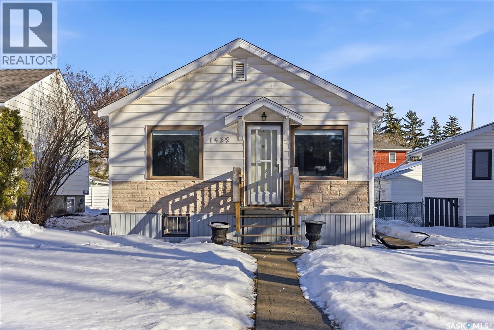 1435 Forget Street, Regina, Saskatchewan  S4T 4Y4 - Photo 2 - SK027902