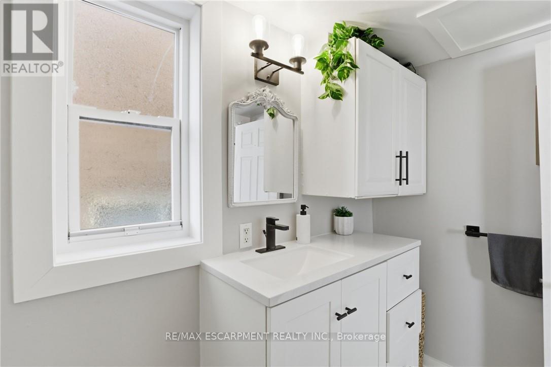 25 Delena Avenue N, Hamilton, Ontario  L8H 6B5 - Photo 13 - X12765280