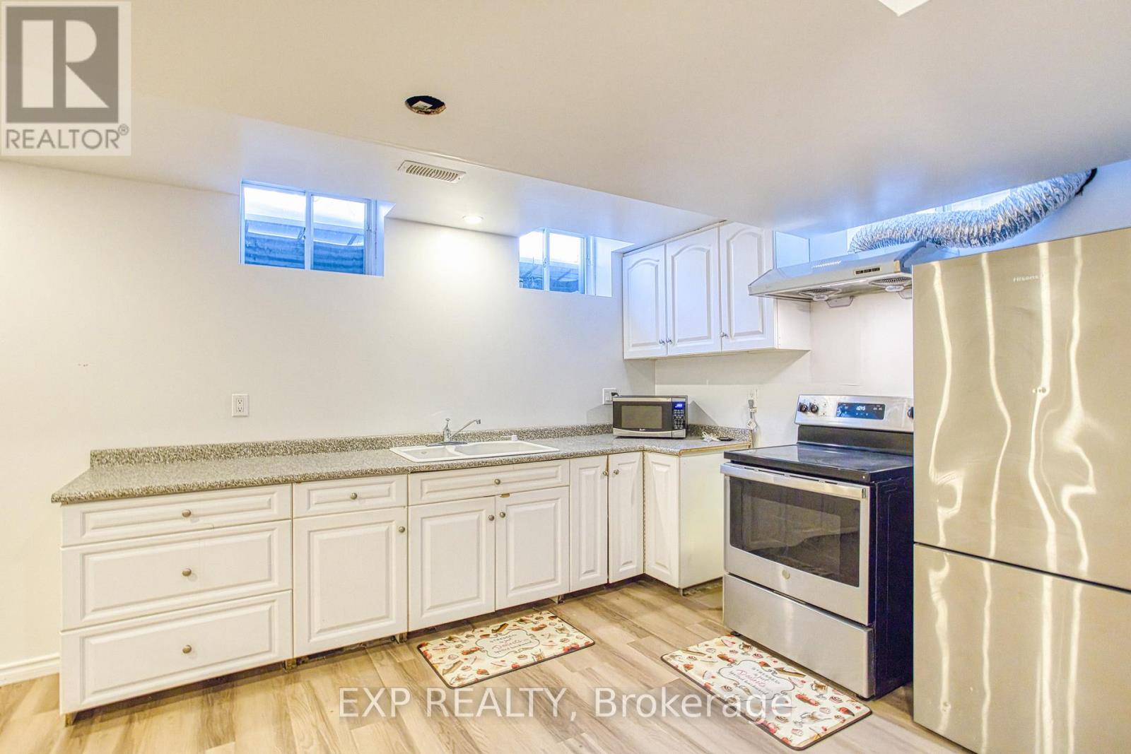 72 Nanaimo Crescent, Hamilton, Ontario  L8E 0E2 - Photo 5 - X12765354