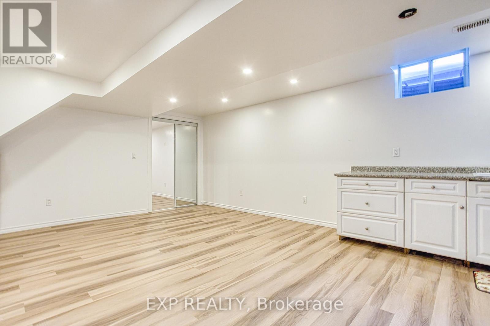 72 Nanaimo Crescent, Hamilton, Ontario  L8E 0E2 - Photo 6 - X12765354