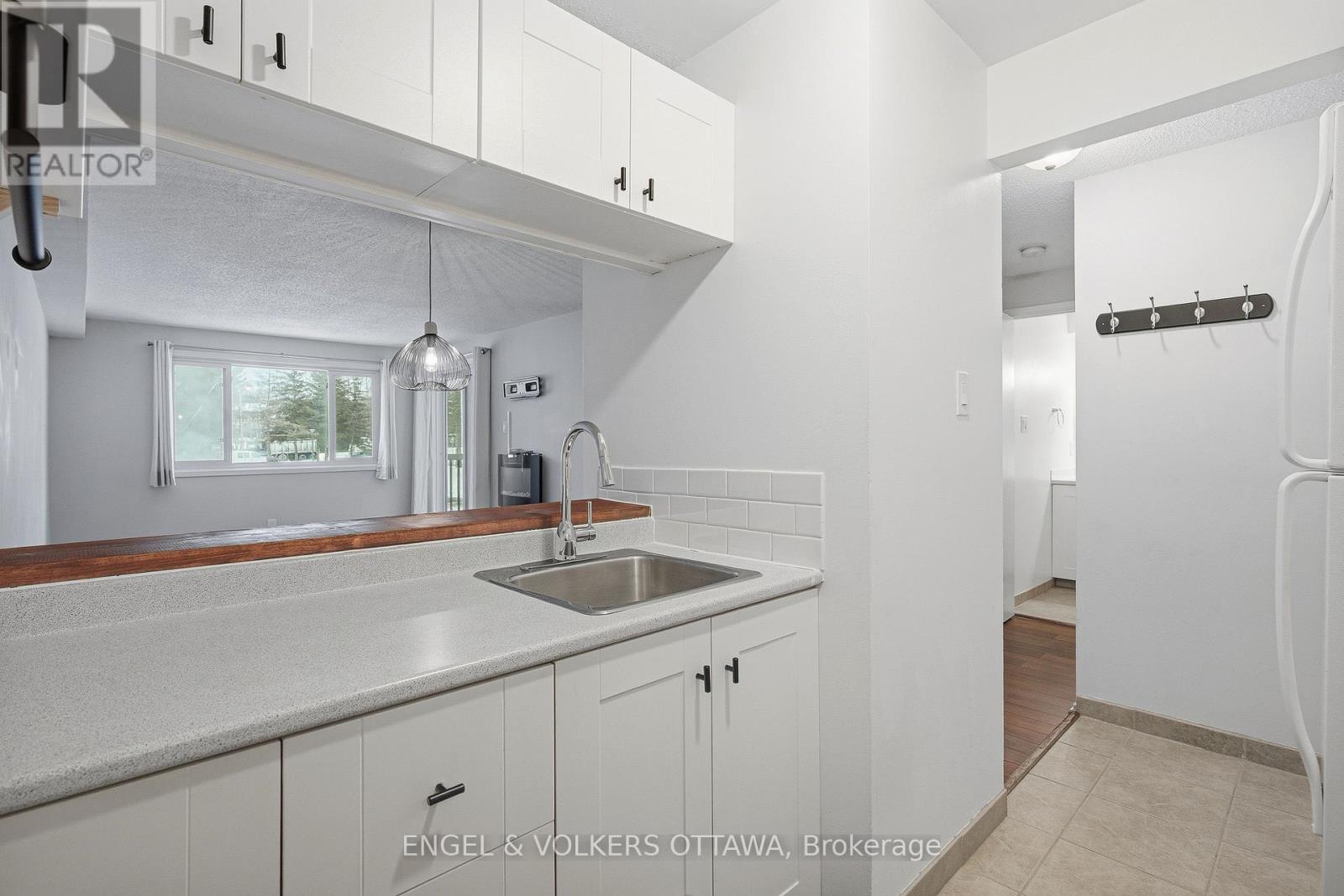 201 - 6376 Bilberry Drive, Ottawa, Ontario  K1C 4P6 - Photo 8 - X12765466