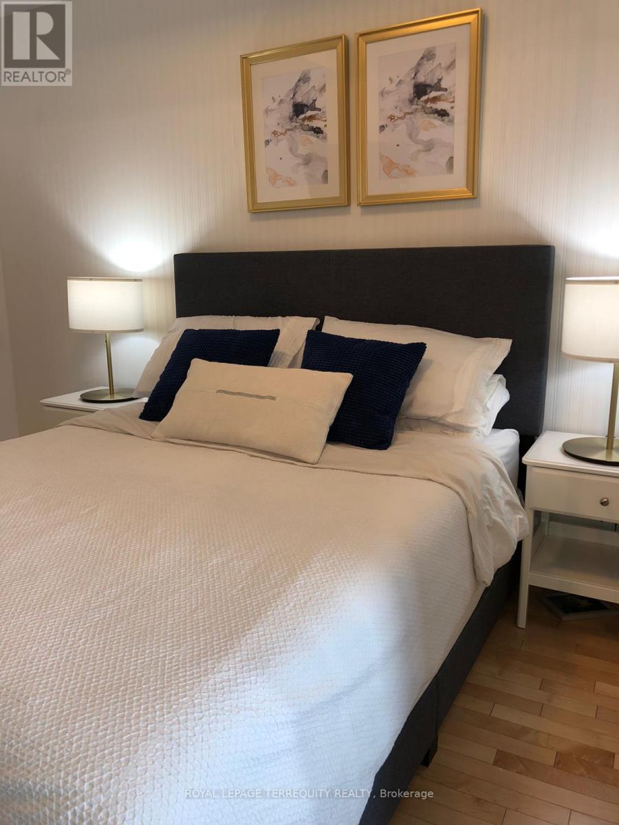 1407 - 14 York Street, Toronto, Ontario  M5J 0B1 - Photo 14 - C12765174