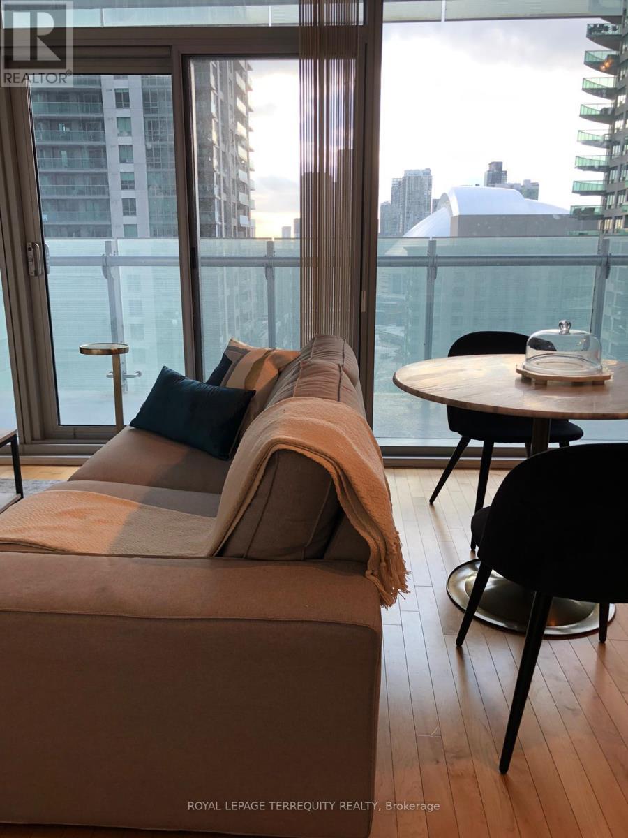 1407 - 14 York Street, Toronto, Ontario  M5J 0B1 - Photo 5 - C12765174