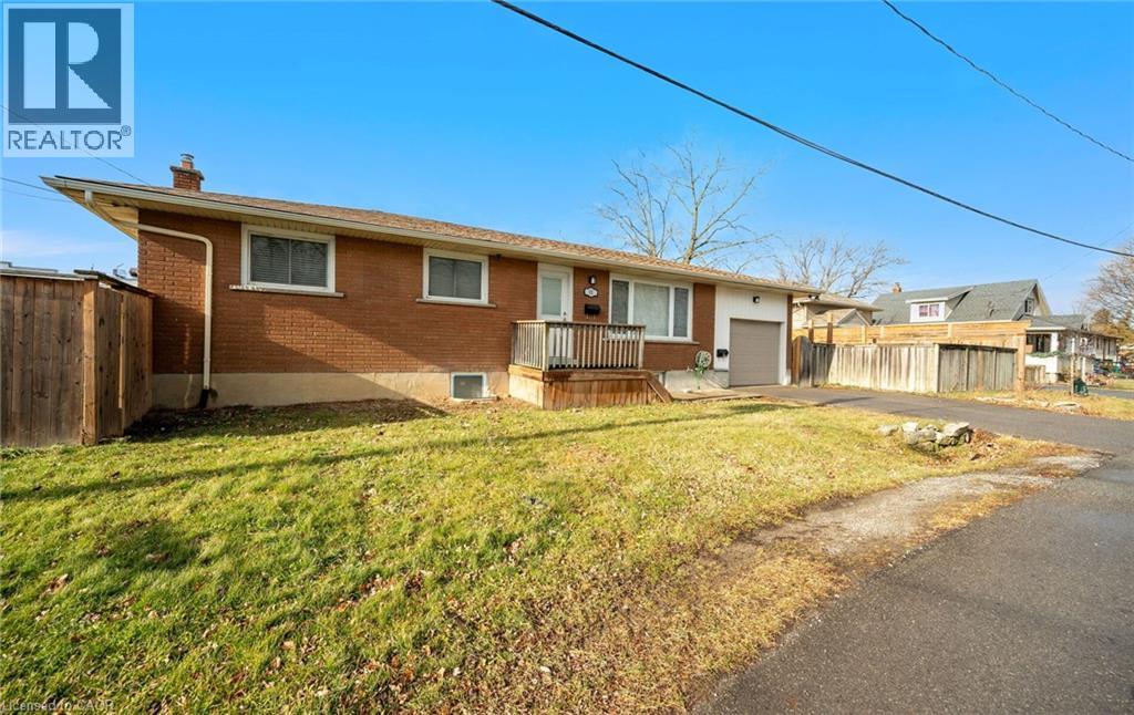 11 Rockwood Avenue, St. Catharines, Ontario  L2P 1E3 - Photo 4 - 40794830