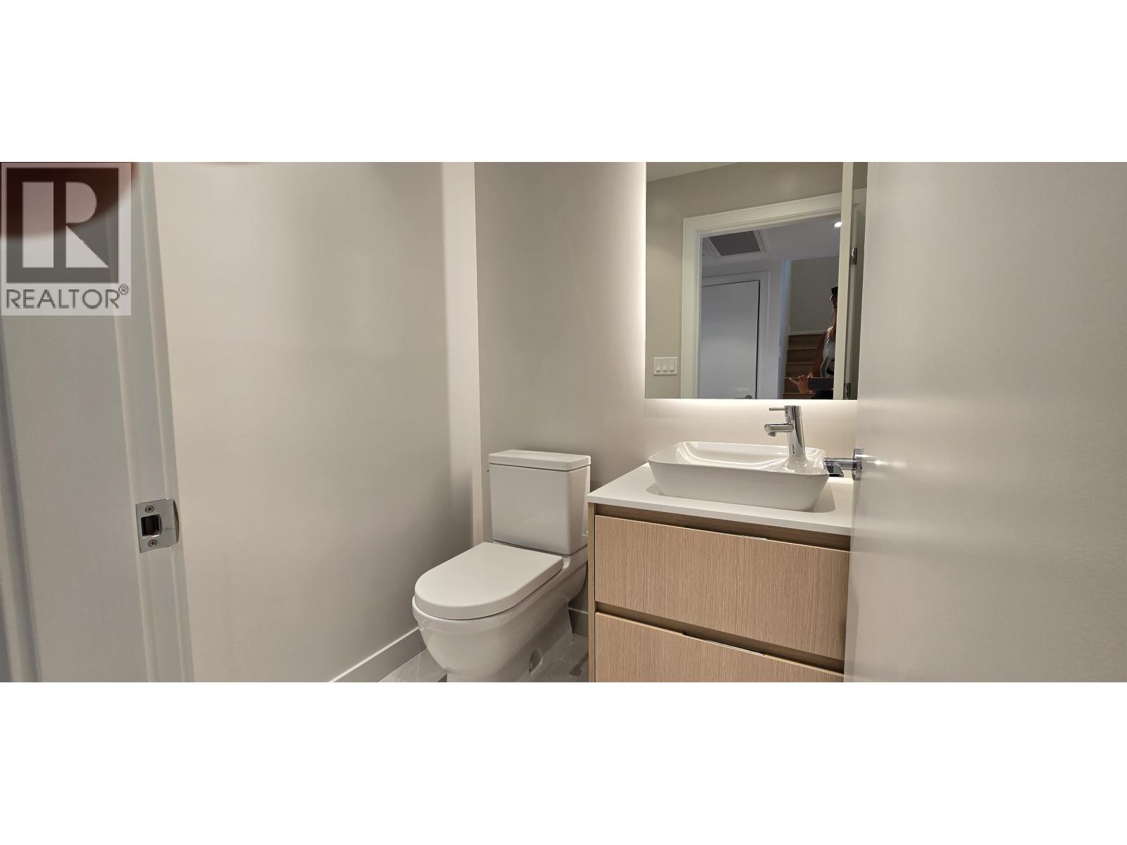 108 1500 Fern Street Street, North Vancouver, British Columbia  V7J 0E6 - Photo 12 - R3087338