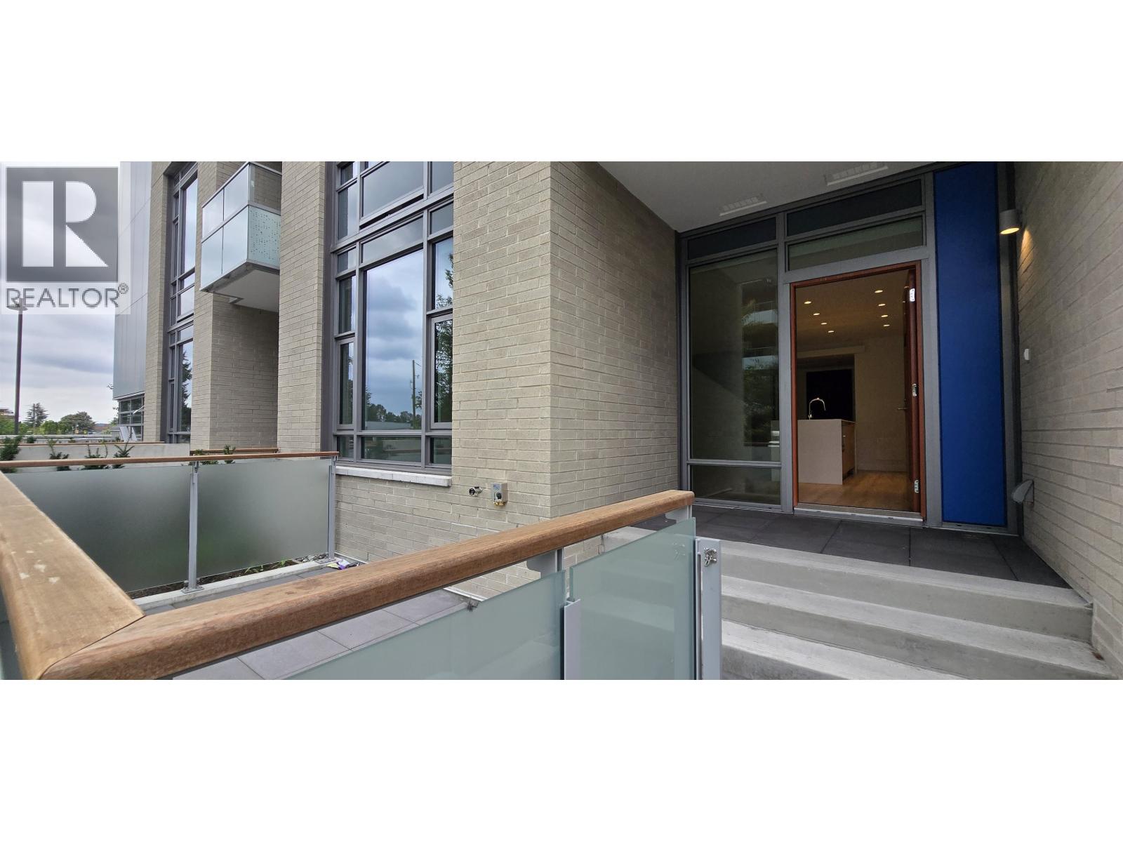 108 1500 Fern Street Street, North Vancouver, British Columbia  V7J 0E6 - Photo 3 - R3087338