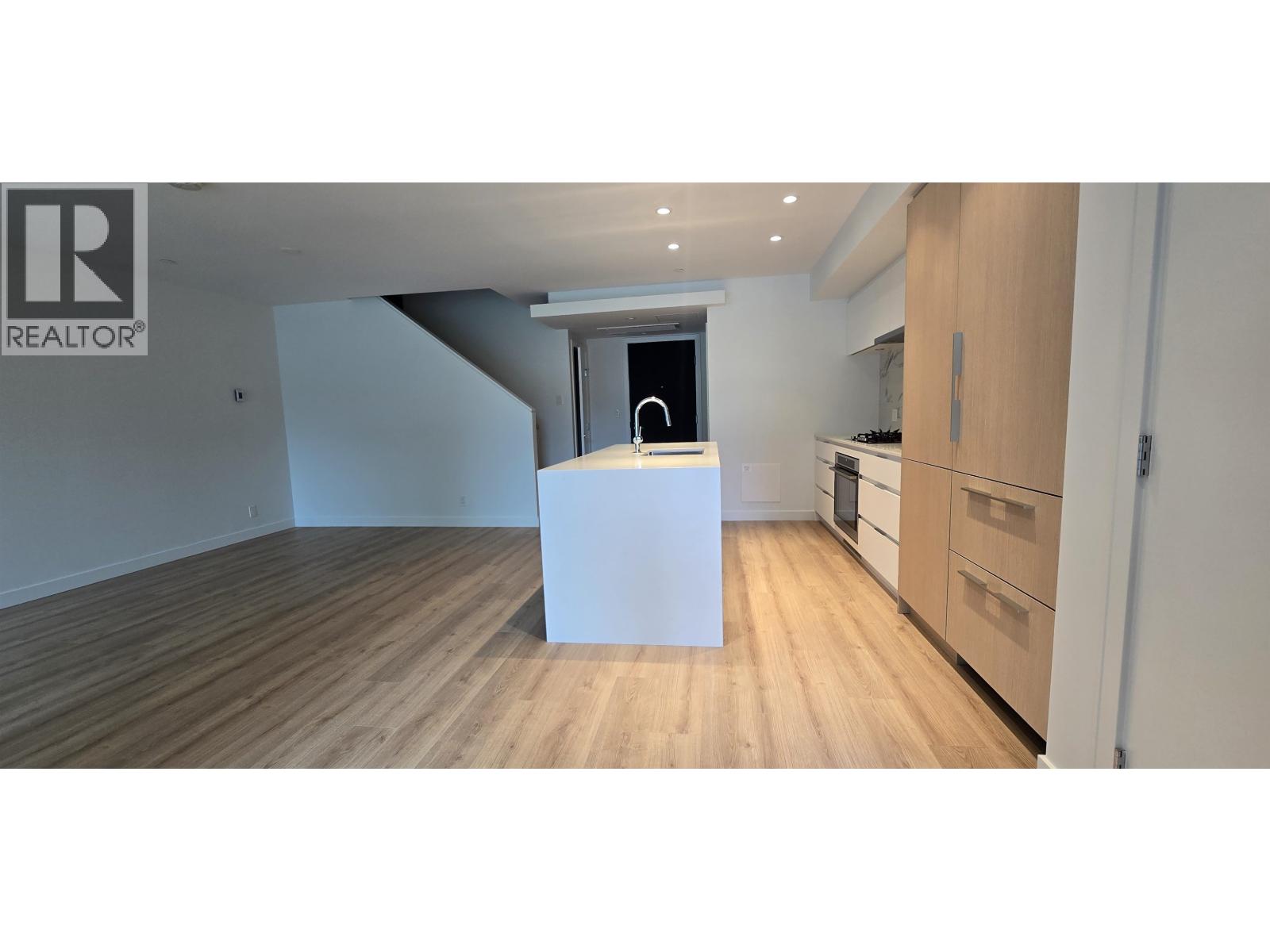 108 1500 Fern Street Street, North Vancouver, British Columbia  V7J 0E6 - Photo 5 - R3087338