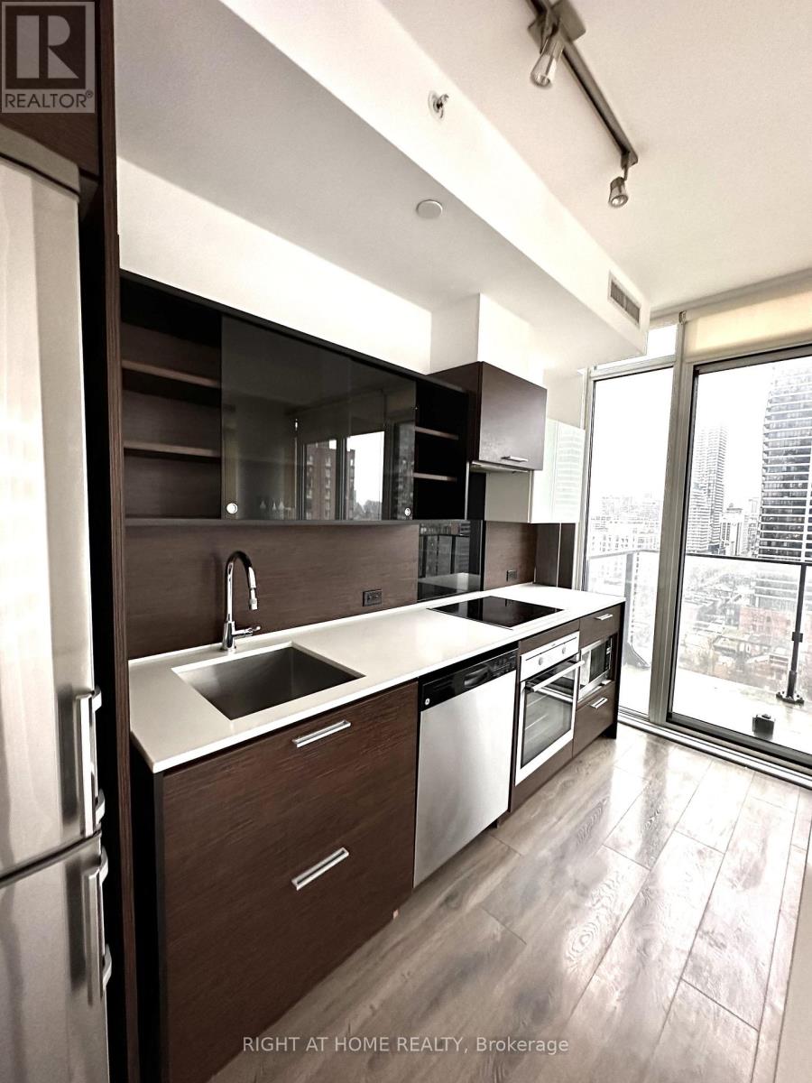 1504 - 75 St Nicholas Street S, Toronto, Ontario  M4Y 0A5 - Photo 3 - C12765602