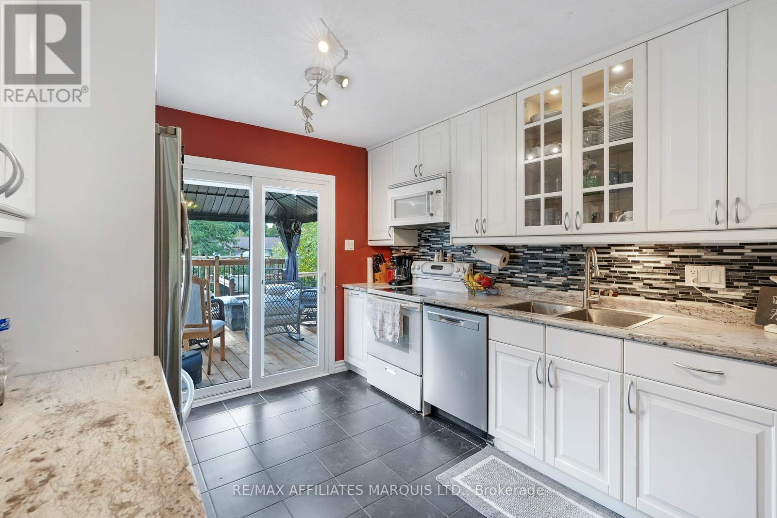 21 Ste Therese Boulevard, Russell, Ontario  K0A 1W0 - Photo 10 - X12765546