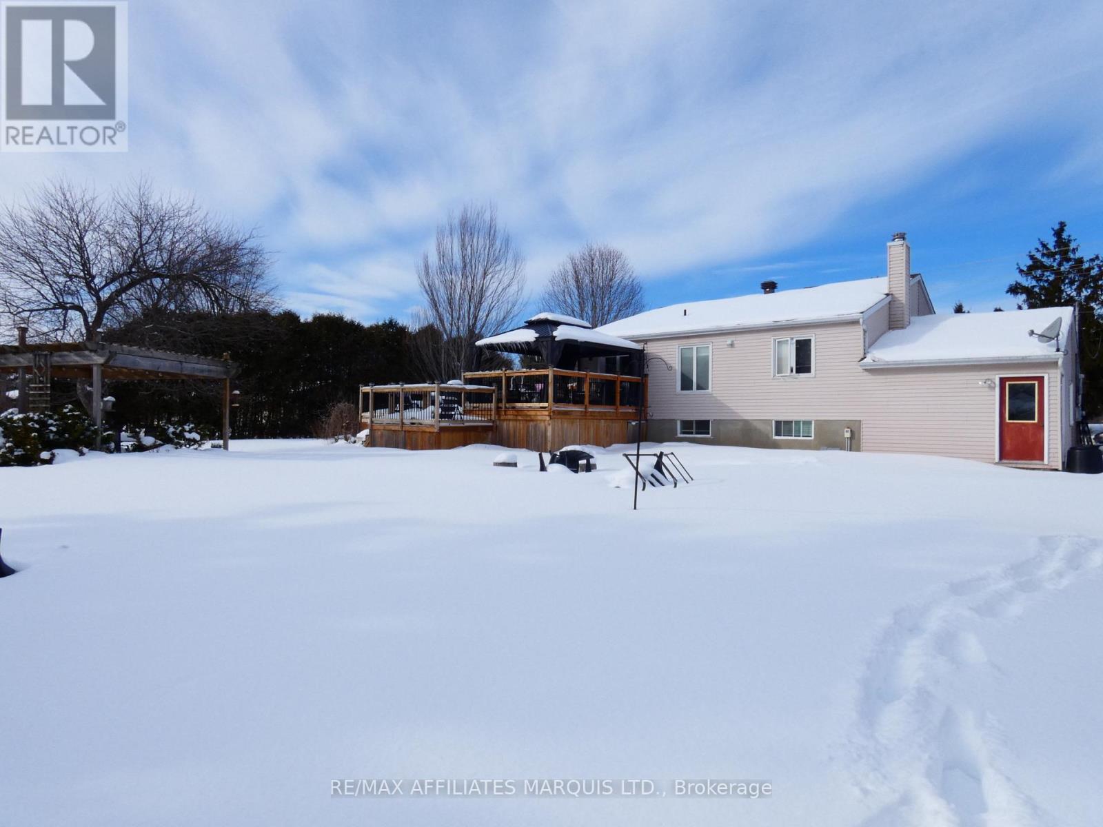 21 Ste Therese Boulevard, Russell, Ontario  K0A 1W0 - Photo 3 - X12765546