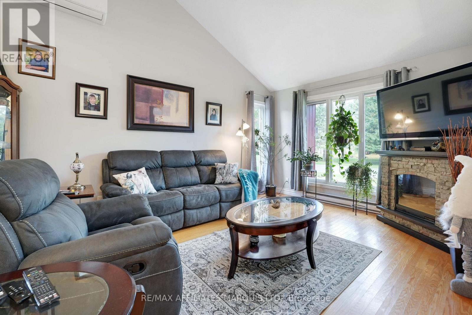 21 Ste Therese Boulevard, Russell, Ontario  K0A 1W0 - Photo 6 - X12765546