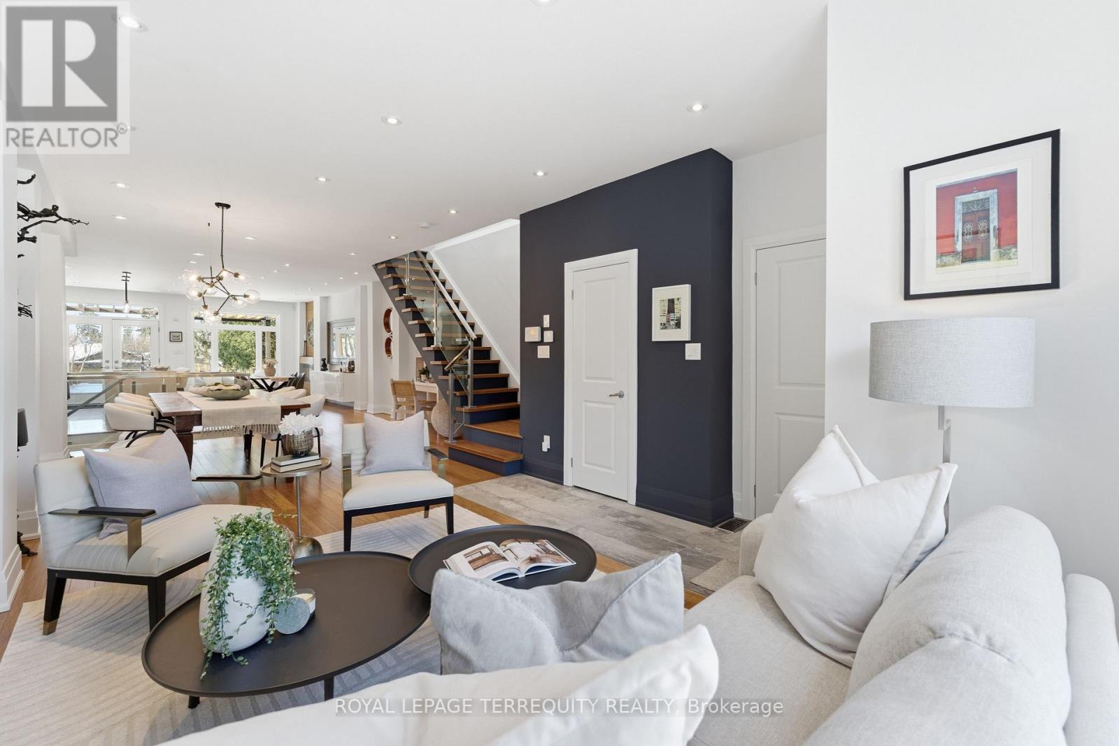 52 Queensbury Avenue, Toronto (Birchcliffe-Cliffside), Ontario  M1N 2X7 - Photo 5 - E12765480