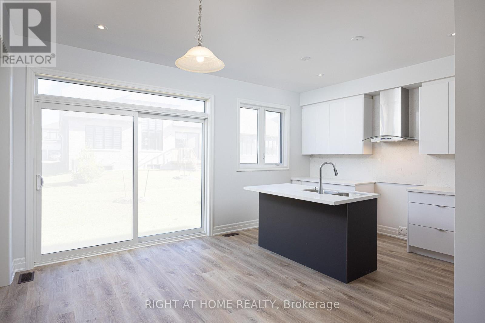 8 Nicort Road, Wasaga Beach, Ontario  L9Z 0N4 - Photo 10 - S12765454