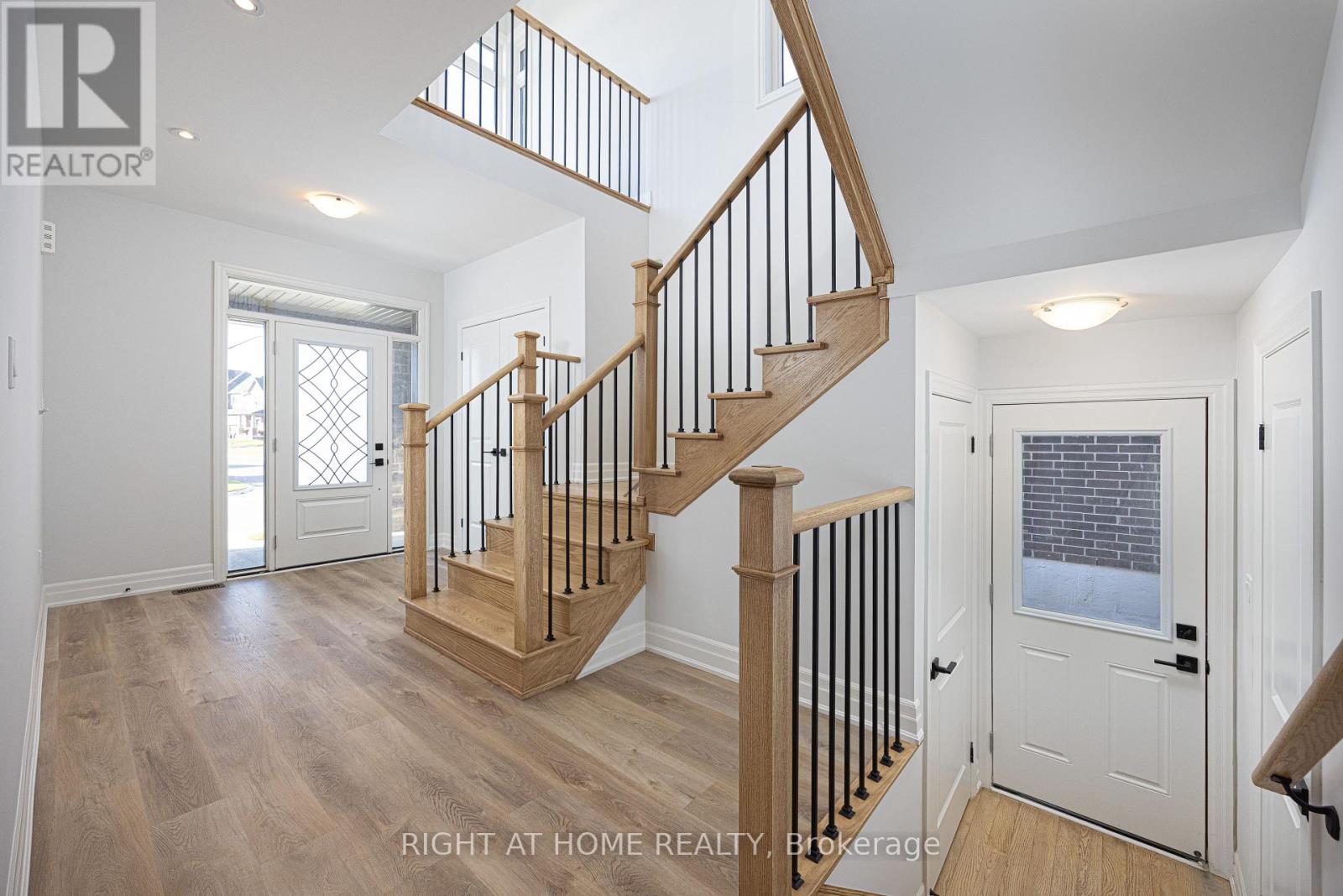 8 Nicort Road, Wasaga Beach, Ontario  L9Z 0N4 - Photo 2 - S12765454