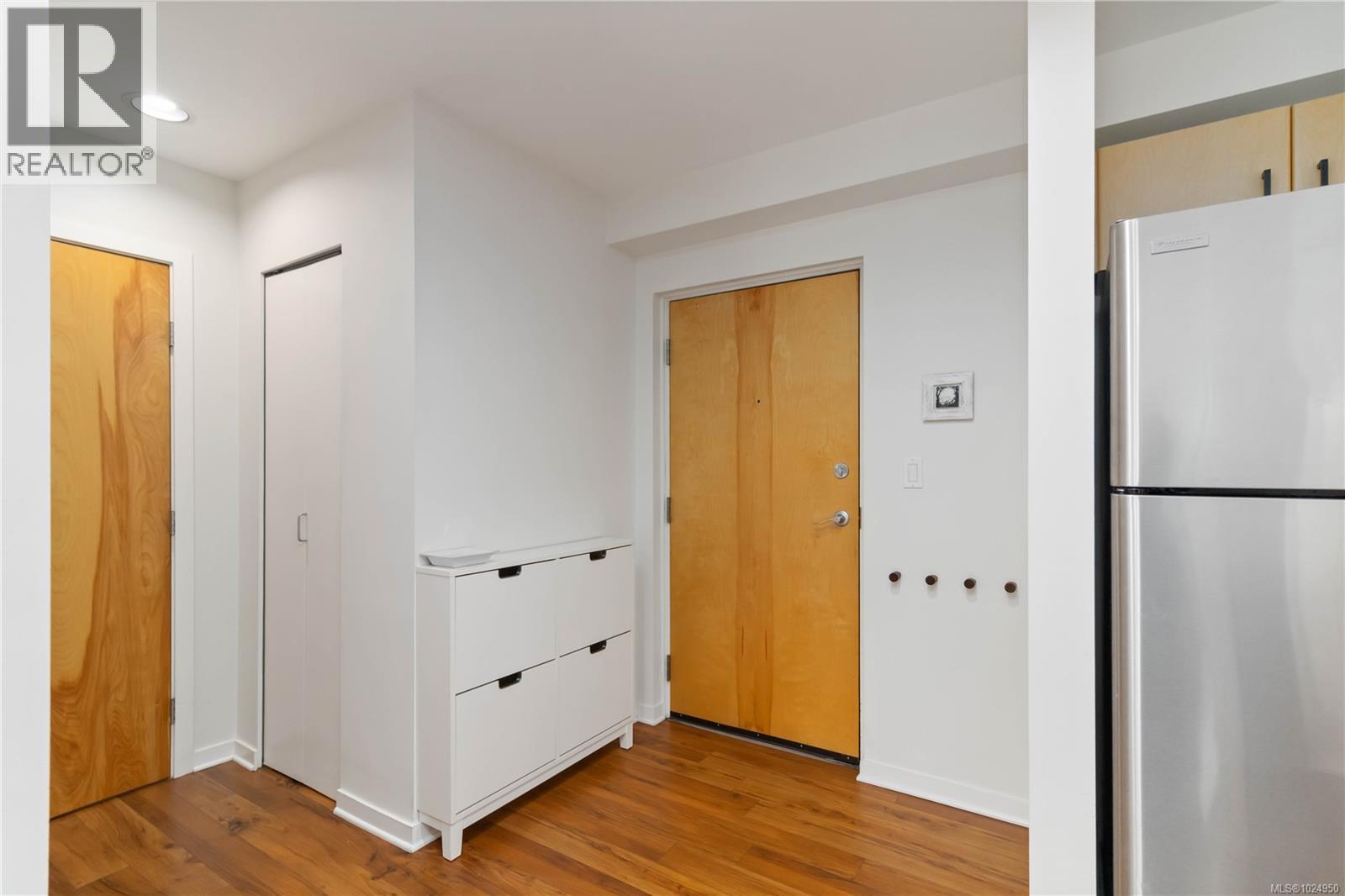 313 90 Regatta Landing, Victoria, British Columbia  V9A 7R2 - Photo 9 - 1024950