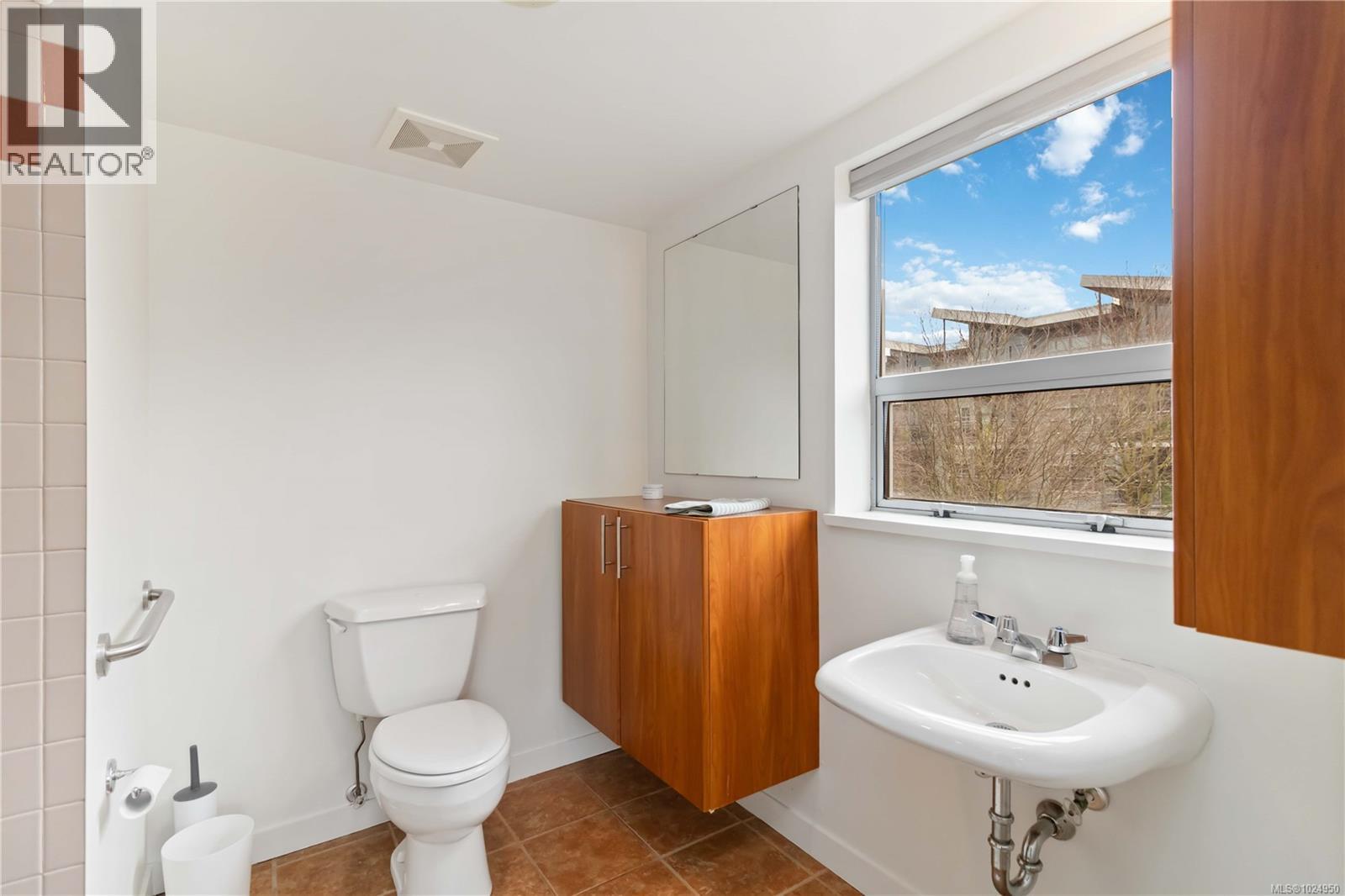 313 90 Regatta Landing, Victoria, British Columbia  V9A 7R2 - Photo 25 - 1024950