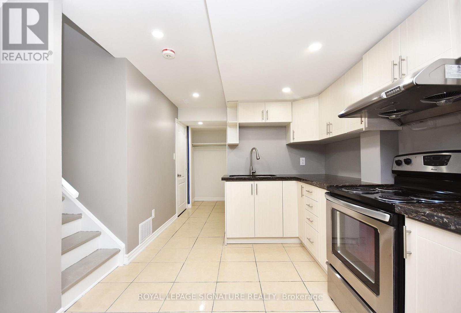 54 Palleschi Drive, Brampton, Ontario  L6P 2R9 - Photo 11 - W12765474