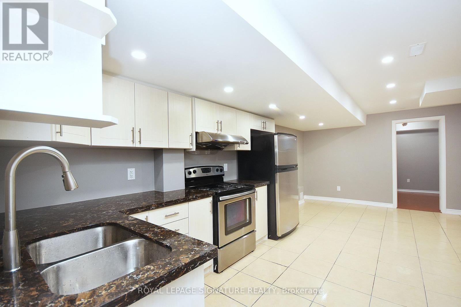 54 Palleschi Drive, Brampton, Ontario  L6P 2R9 - Photo 13 - W12765474