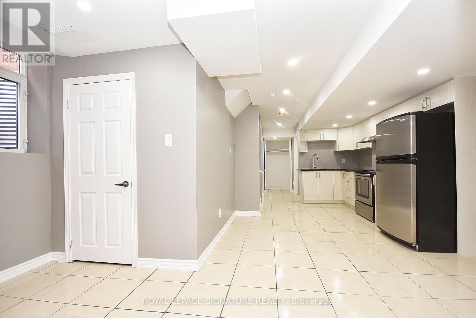 54 Palleschi Drive, Brampton, Ontario  L6P 2R9 - Photo 6 - W12765474