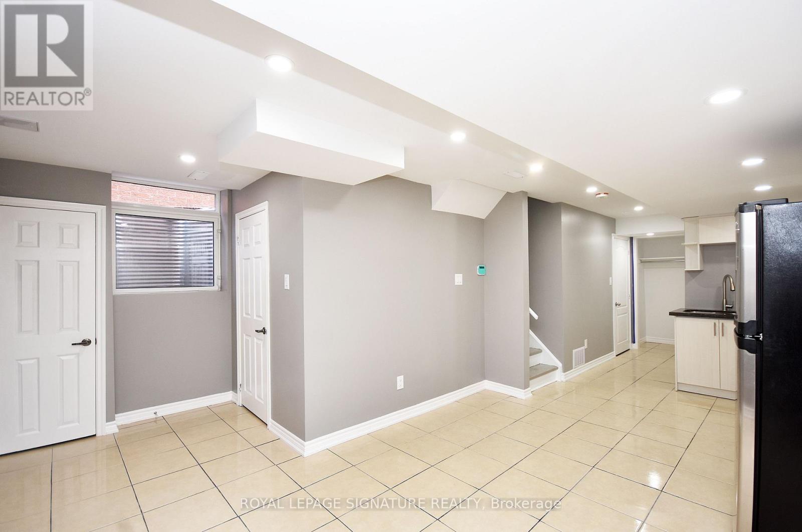 54 Palleschi Drive, Brampton, Ontario  L6P 2R9 - Photo 7 - W12765474